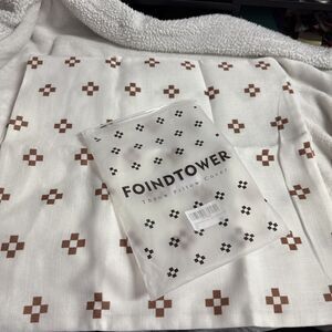 FoindTower Throw Pillow Cover Linen Four Leaf Clover  18x18 White And Brown 2 Pc